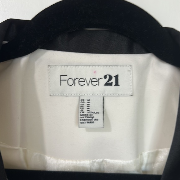 Forever 21 black and white blazer - Picture 2 of 4